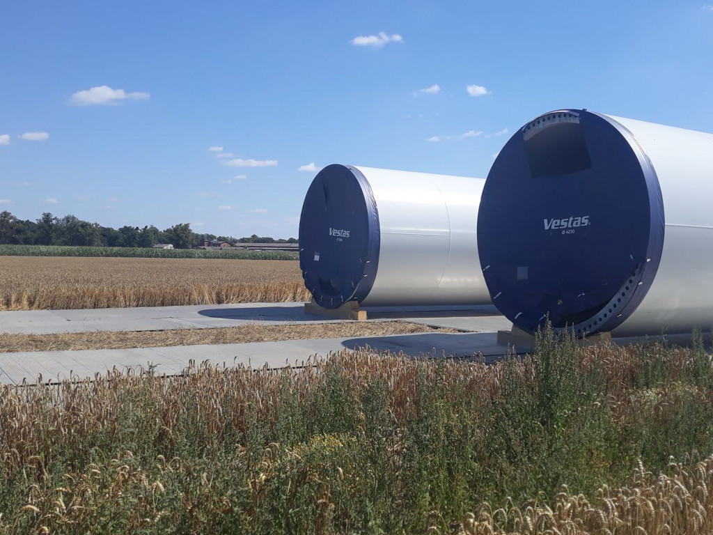 Kikuty wiatraków na horyzoncie – trwa budowa Farmy Wiatrowej Kołaczkowo