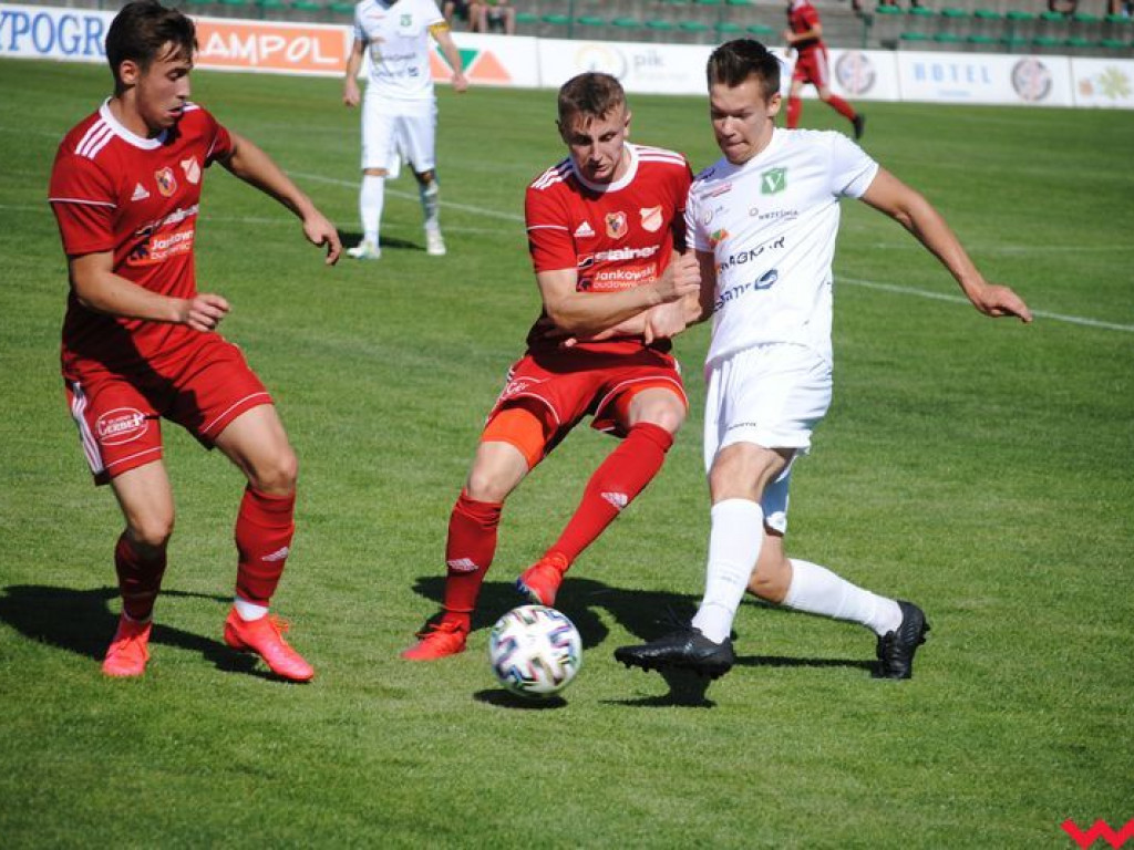 Udana inauguracja piłkarzy Victorii