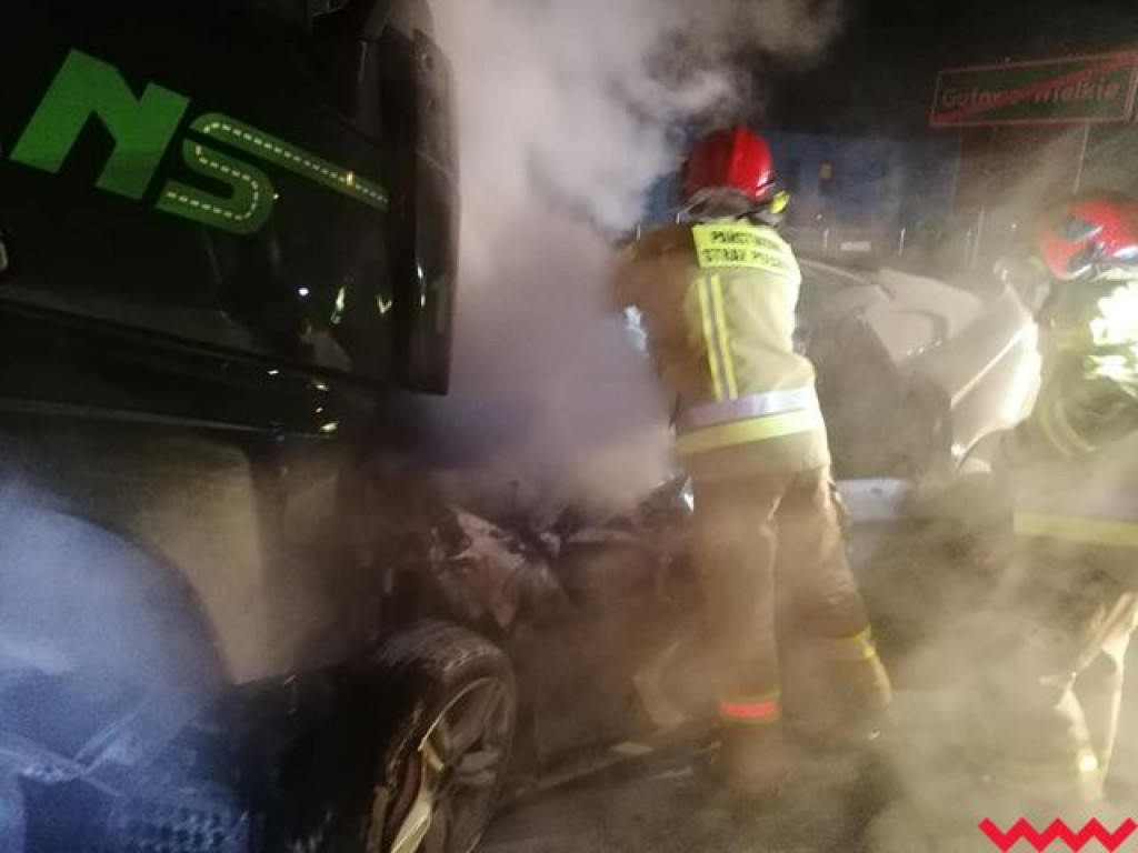  Zderzenie osobówki z ciężarówką. Nie żyje jedna osoba