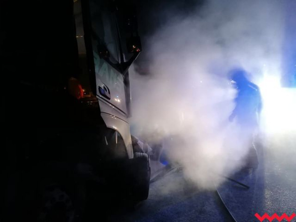  Zderzenie osobówki z ciężarówką. Nie żyje jedna osoba