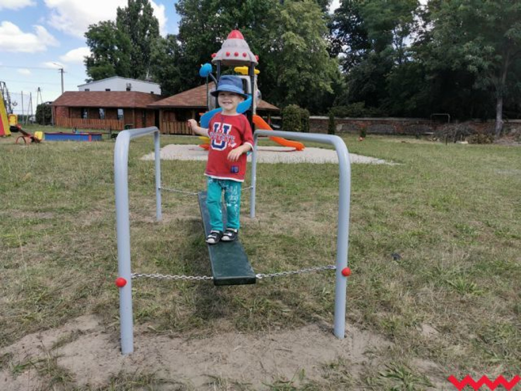 W Gulczewie powstała strefa rekreacyjna. Największą frajdę mają niewątpliwie najmłodsi