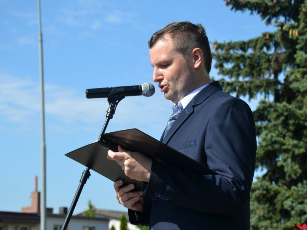 Komplet delegacji i pokłonów na wrzesińskim Święcie Wojska Polskiego