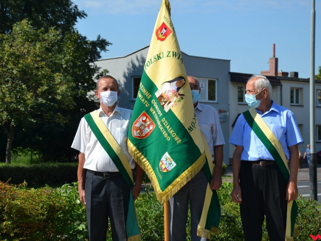 Komplet delegacji i pokłonów na wrzesińskim Święcie Wojska Polskiego
