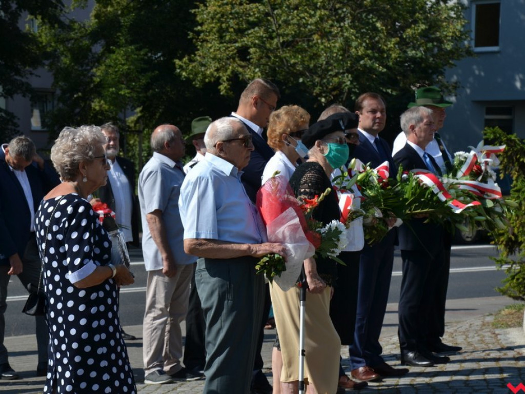 Komplet delegacji i pokłonów na wrzesińskim Święcie Wojska Polskiego