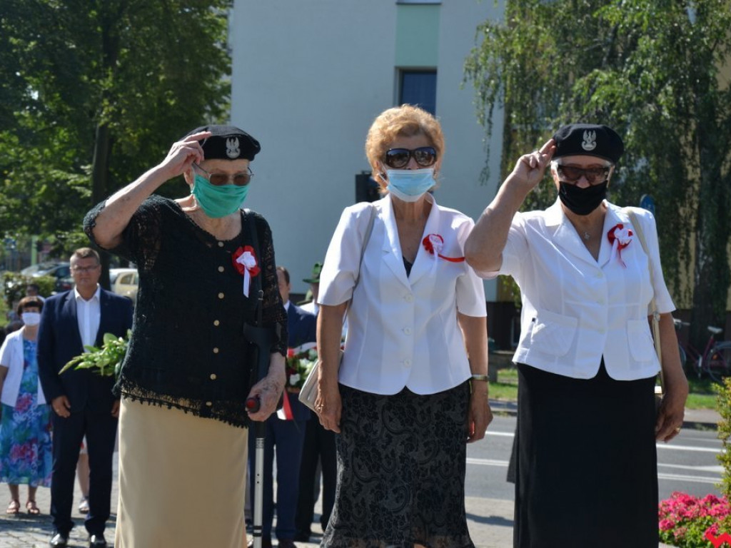 Komplet delegacji i pokłonów na wrzesińskim Święcie Wojska Polskiego