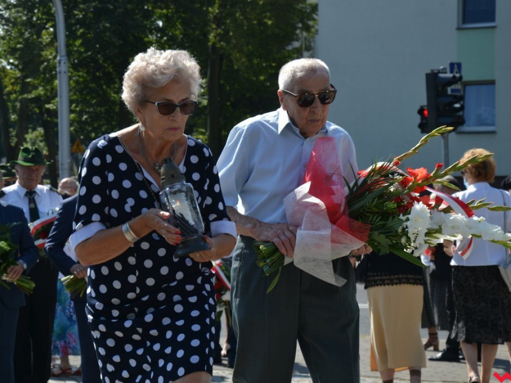 Komplet delegacji i pokłonów na wrzesińskim Święcie Wojska Polskiego
