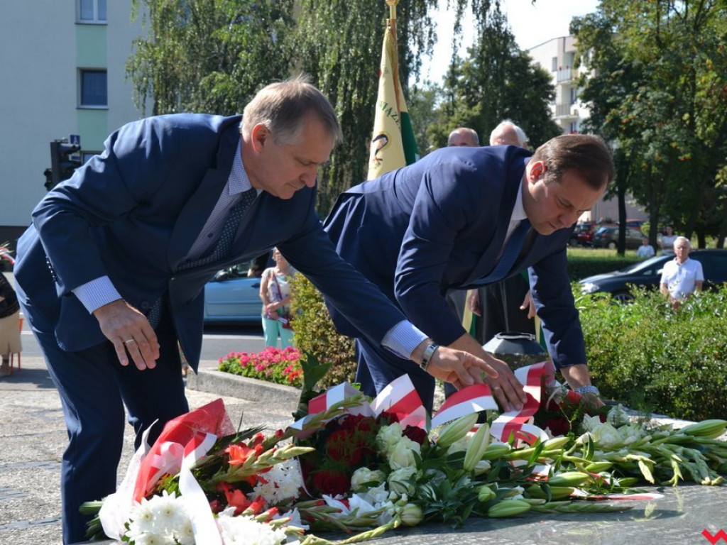 Komplet delegacji i pokłonów na wrzesińskim Święcie Wojska Polskiego