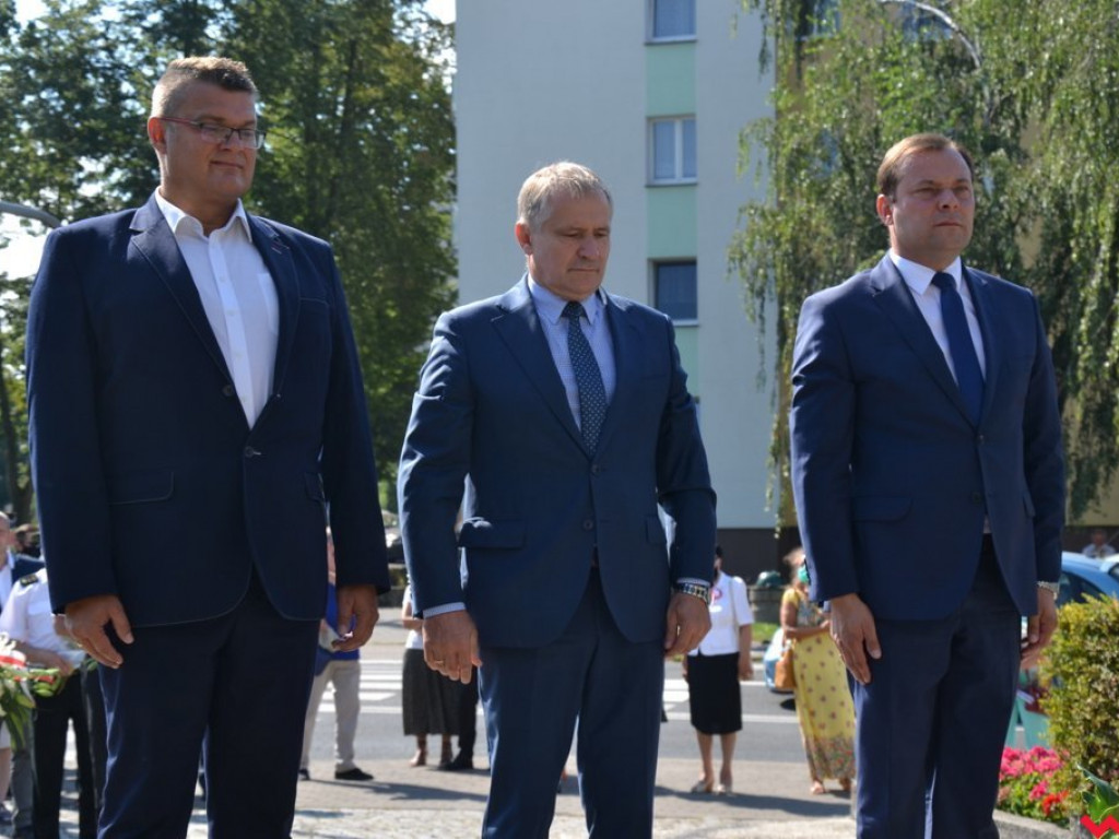 Komplet delegacji i pokłonów na wrzesińskim Święcie Wojska Polskiego