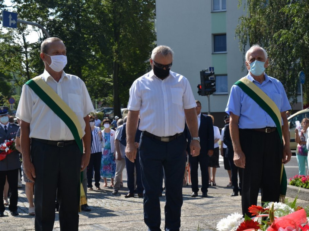 Komplet delegacji i pokłonów na wrzesińskim Święcie Wojska Polskiego