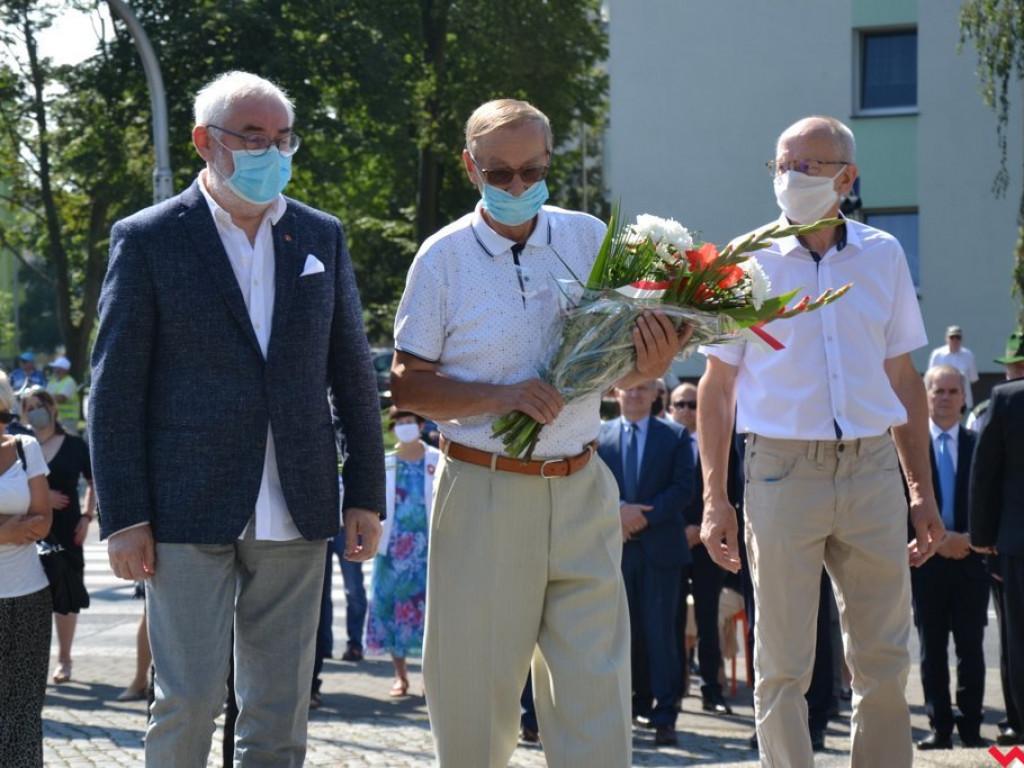 Komplet delegacji i pokłonów na wrzesińskim Święcie Wojska Polskiego