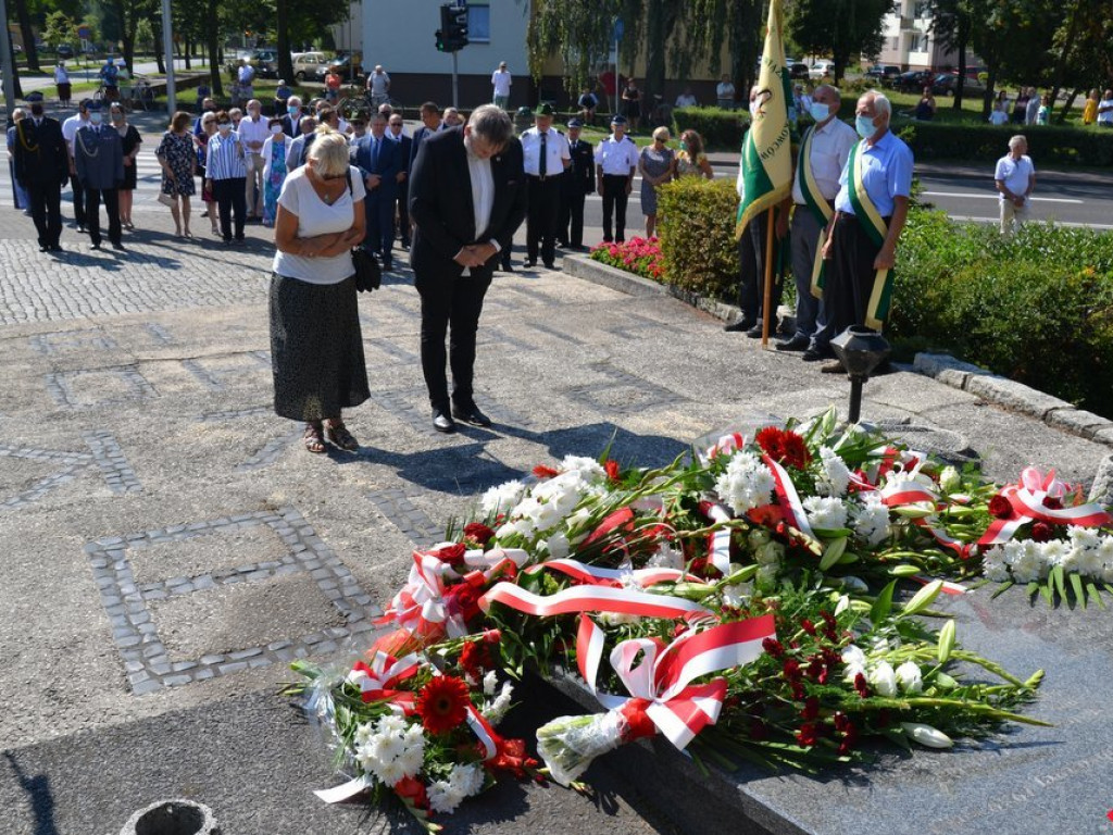 Komplet delegacji i pokłonów na wrzesińskim Święcie Wojska Polskiego