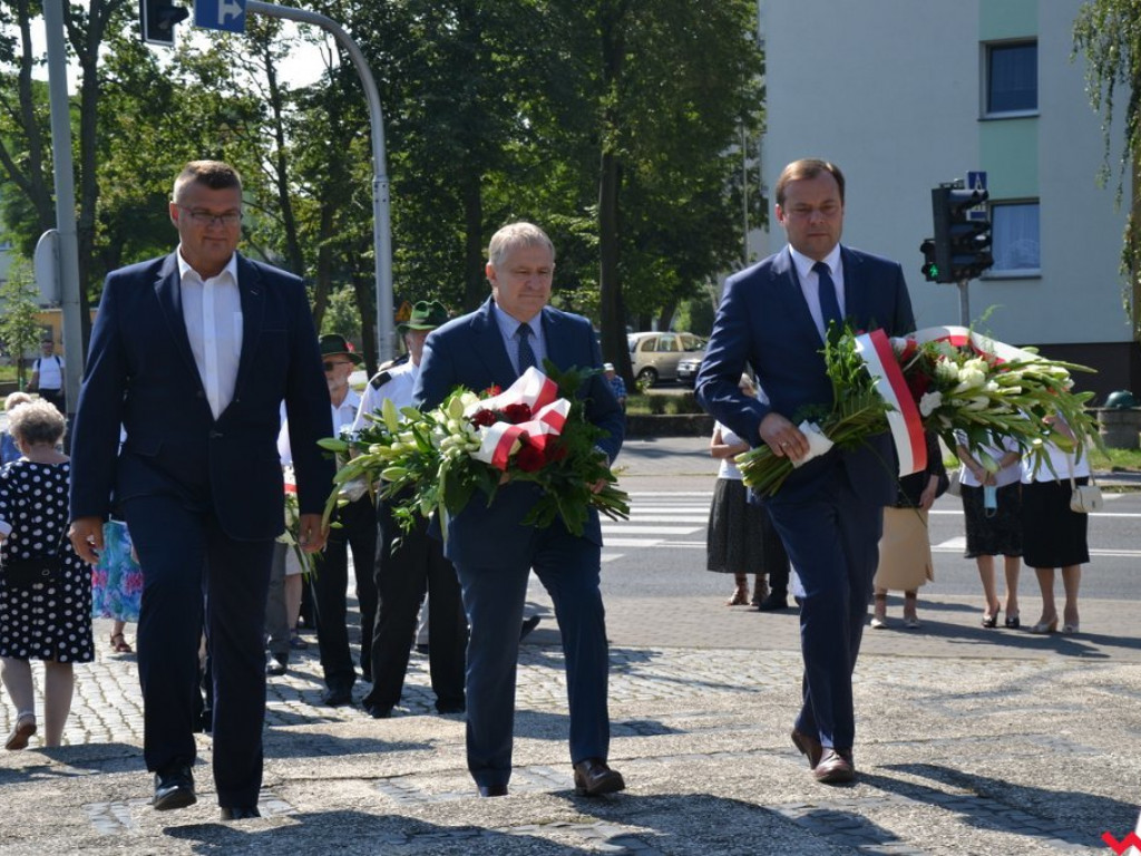 Komplet delegacji i pokłonów na wrzesińskim Święcie Wojska Polskiego