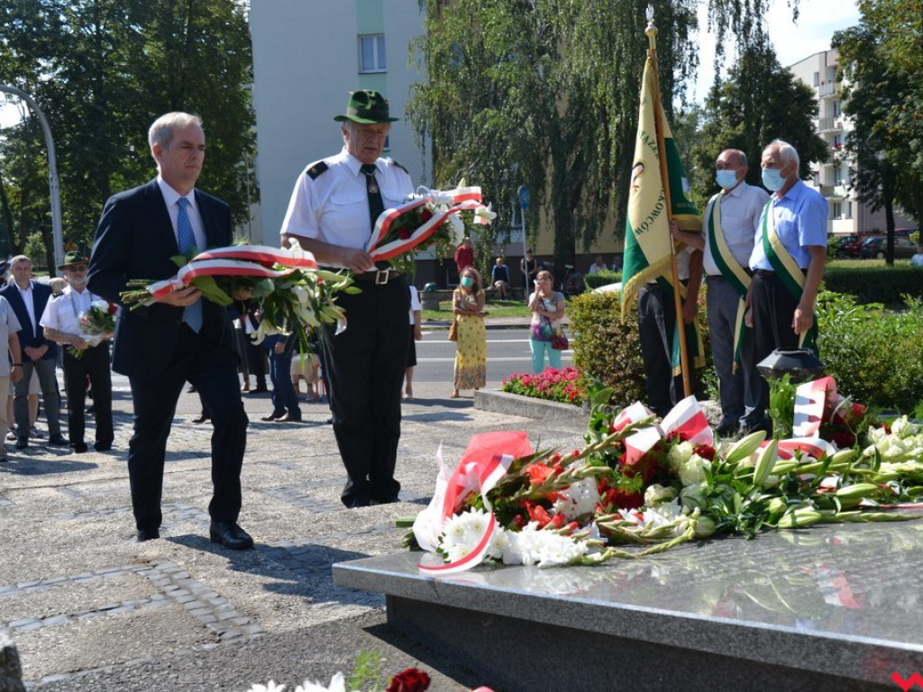 Komplet delegacji i pokłonów na wrzesińskim Święcie Wojska Polskiego
