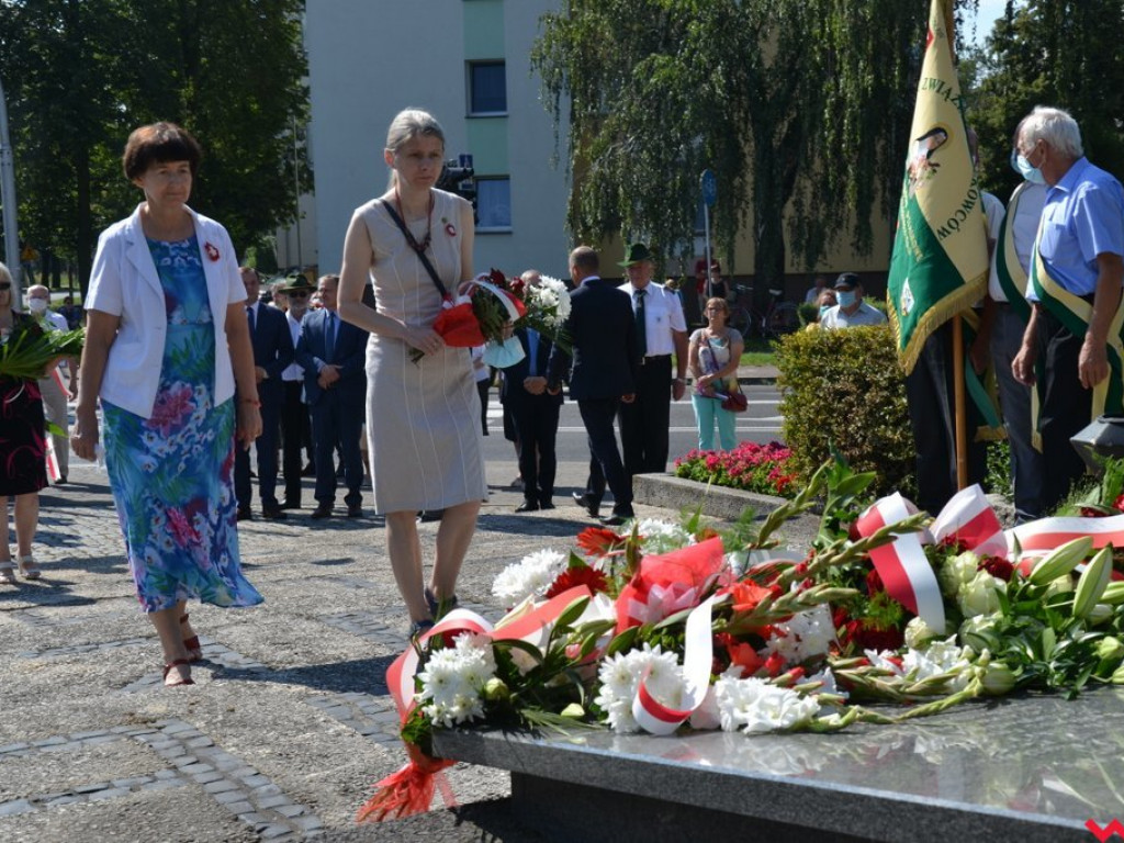 Komplet delegacji i pokłonów na wrzesińskim Święcie Wojska Polskiego
