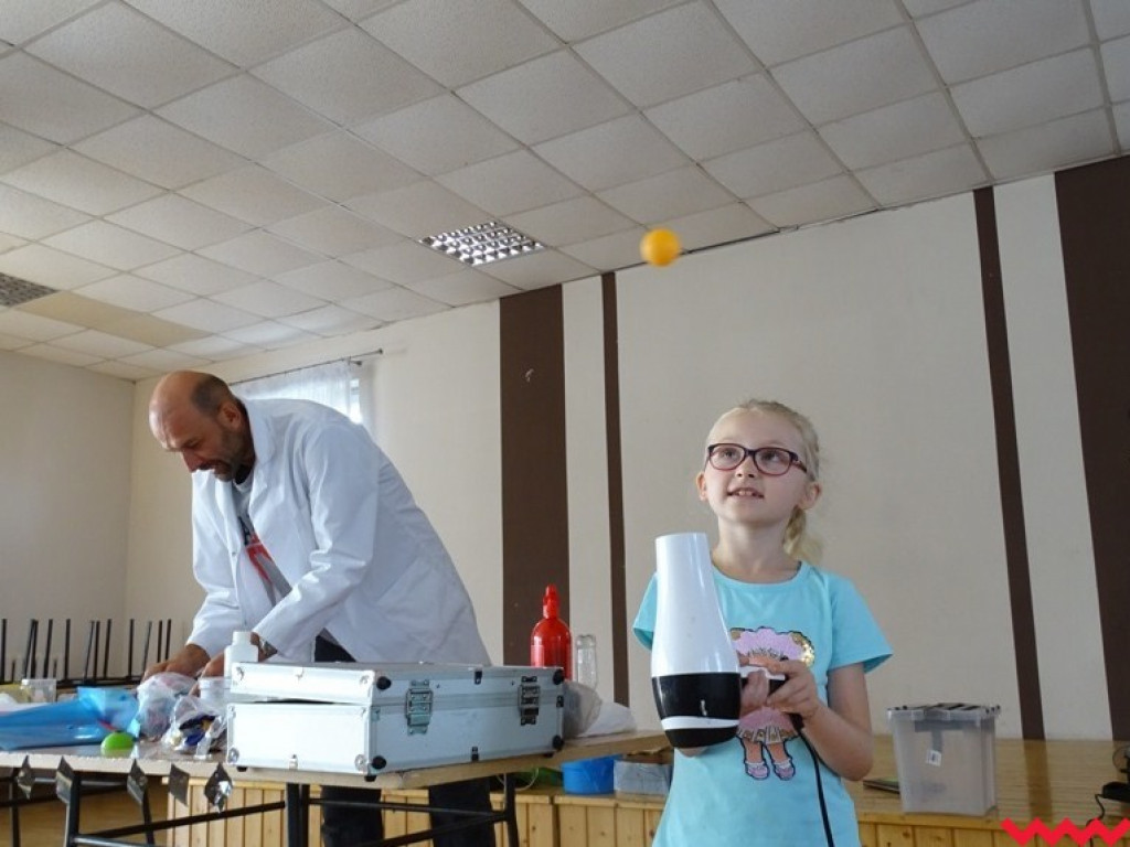 Mobilne laboratorium w Borzykowie i Krzywej Górze. Nauka przyjazna dla dzieci