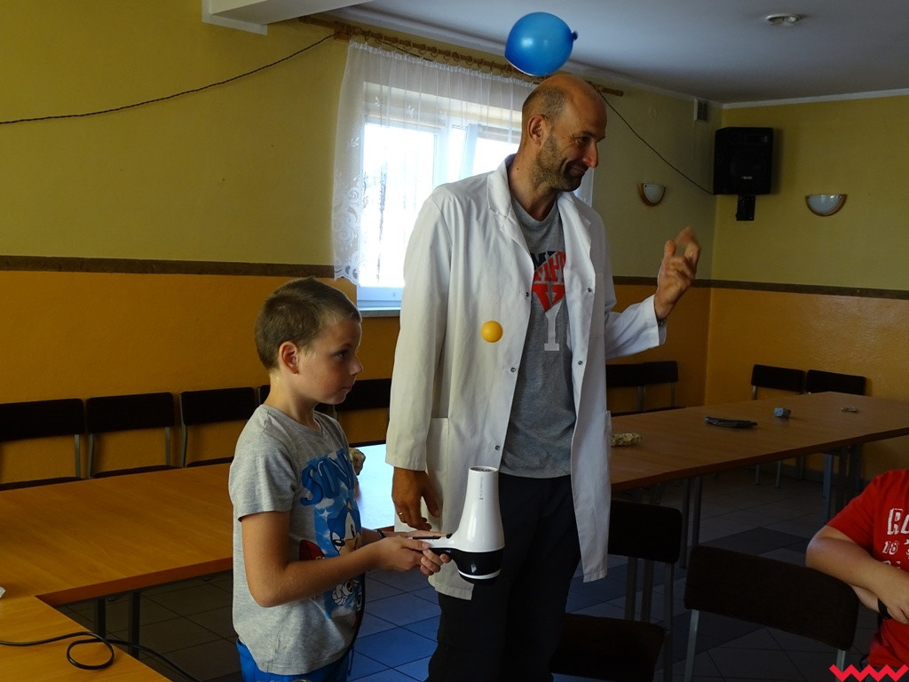 Mobilne laboratorium w Borzykowie i Krzywej Górze. Nauka przyjazna dla dzieci