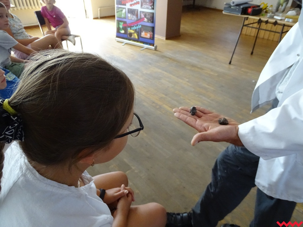 Mobilne laboratorium w Borzykowie i Krzywej Górze. Nauka przyjazna dla dzieci