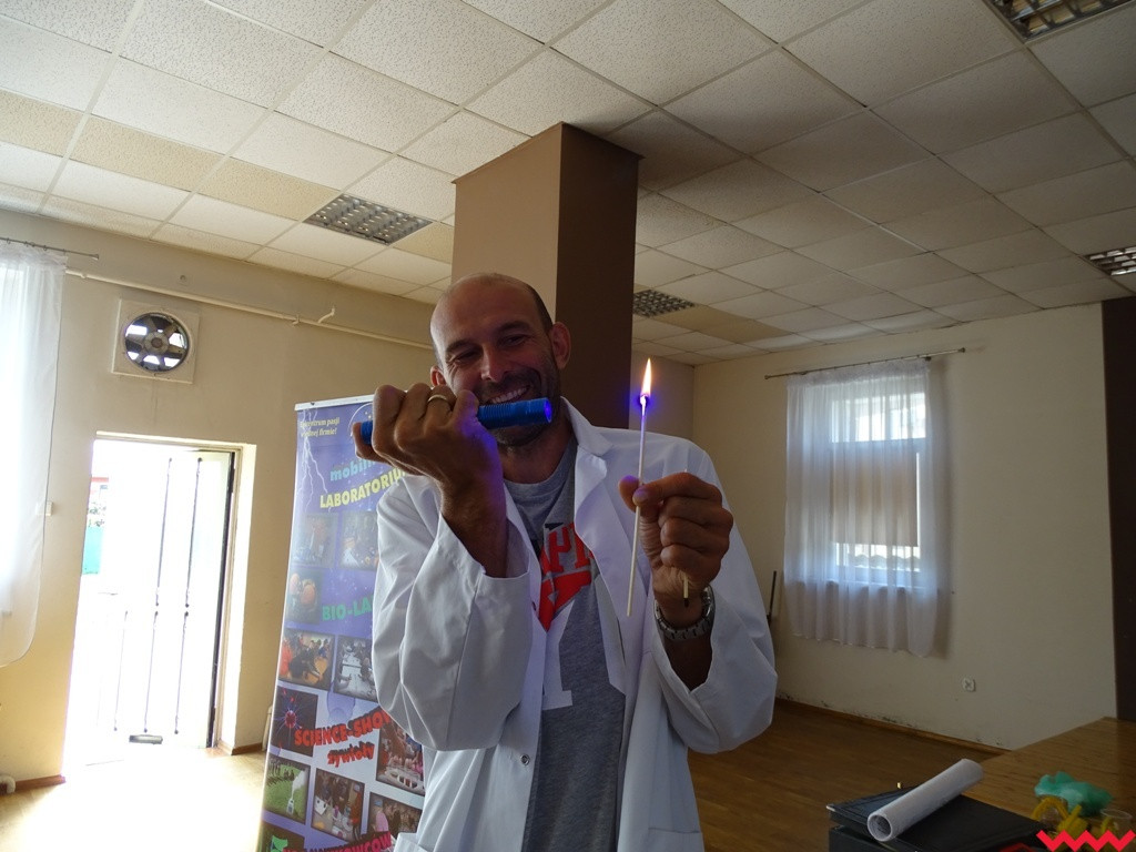 Mobilne laboratorium w Borzykowie i Krzywej Górze. Nauka przyjazna dla dzieci