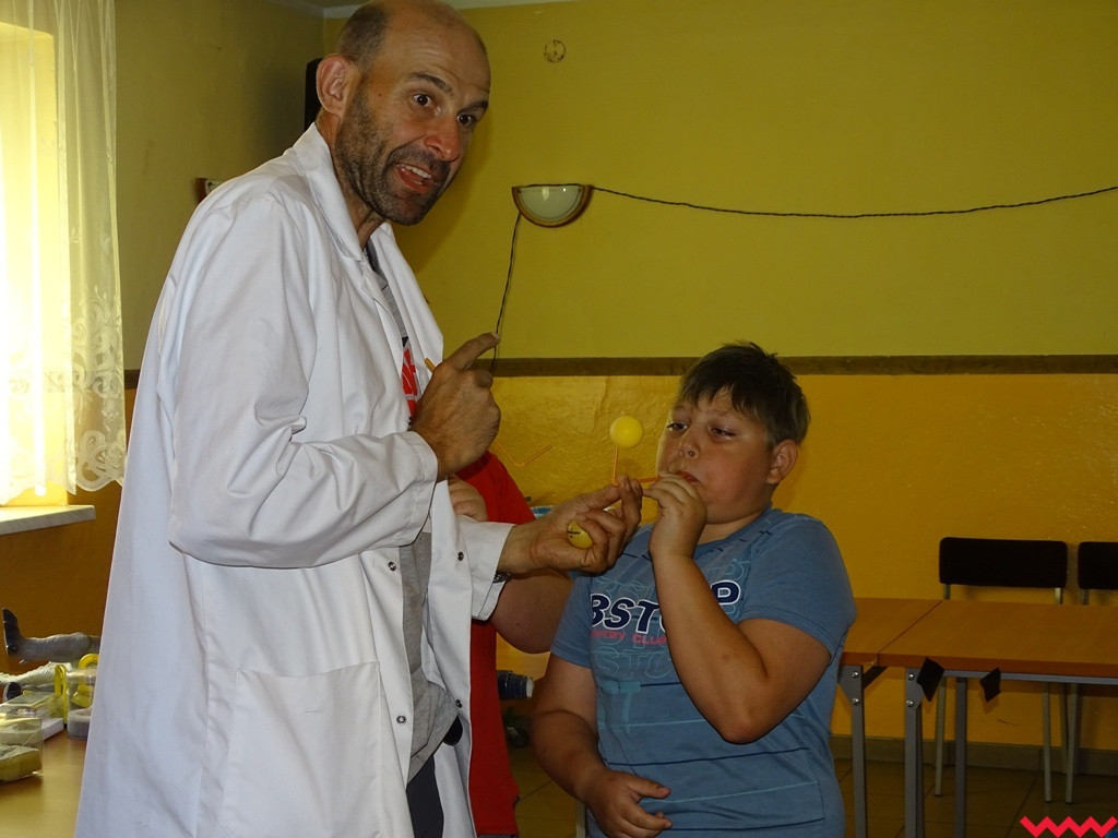 Mobilne laboratorium w Borzykowie i Krzywej Górze. Nauka przyjazna dla dzieci