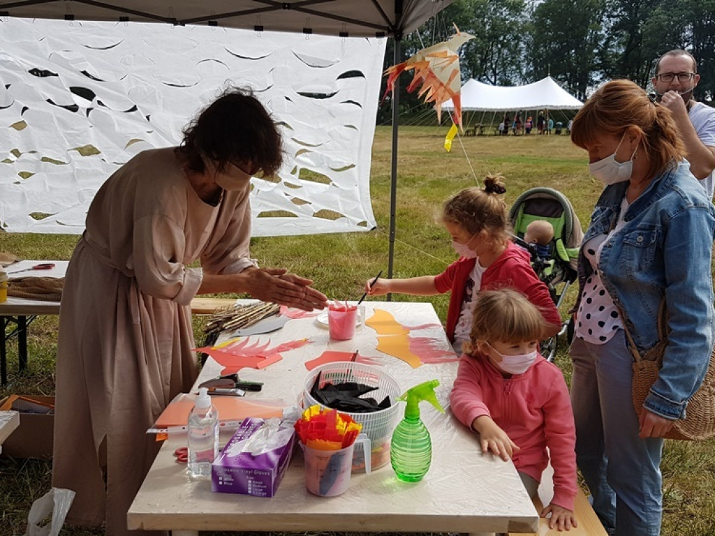 Piknikowa atmosfera na rekonstrukcyjnych warsztatach w Grzybowie