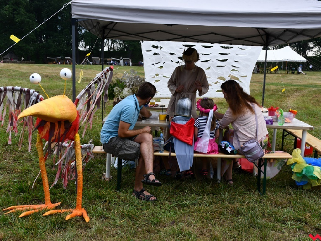 Piknikowa atmosfera na rekonstrukcyjnych warsztatach w Grzybowie