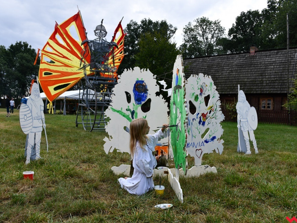 Piknikowa atmosfera na rekonstrukcyjnych warsztatach w Grzybowie