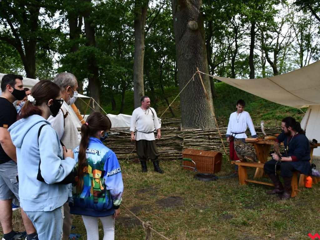 Piknikowa atmosfera na rekonstrukcyjnych warsztatach w Grzybowie