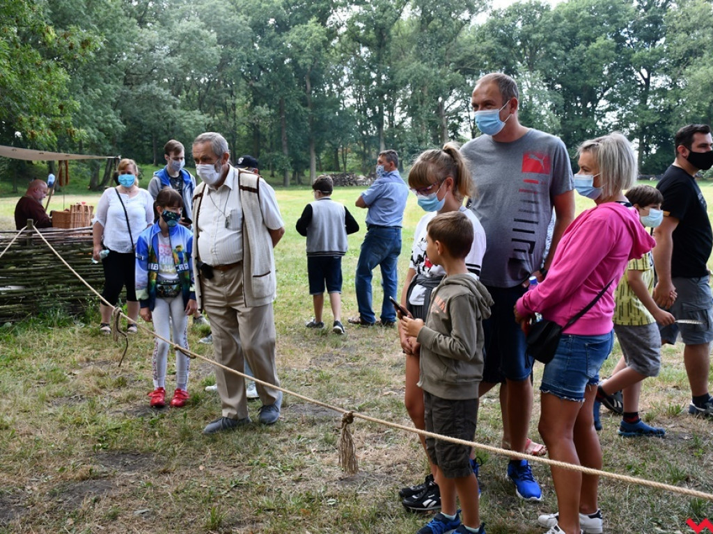 Piknikowa atmosfera na rekonstrukcyjnych warsztatach w Grzybowie