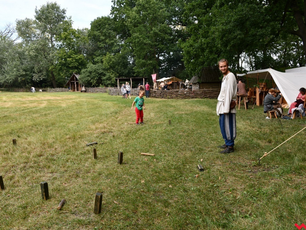 Piknikowa atmosfera na rekonstrukcyjnych warsztatach w Grzybowie