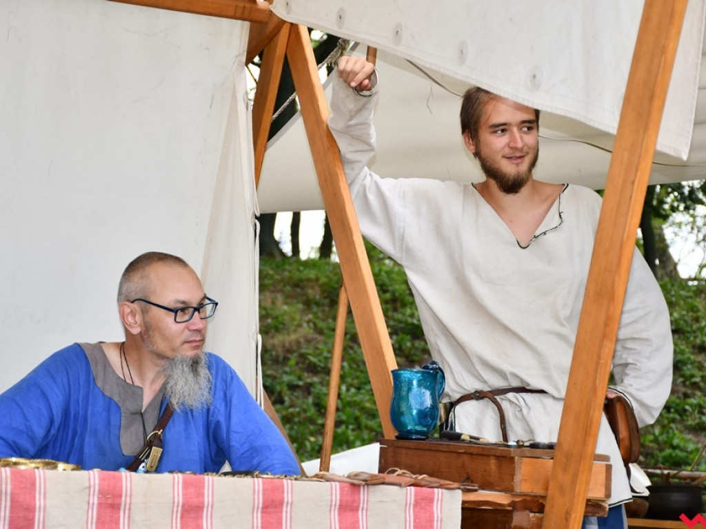 Piknikowa atmosfera na rekonstrukcyjnych warsztatach w Grzybowie