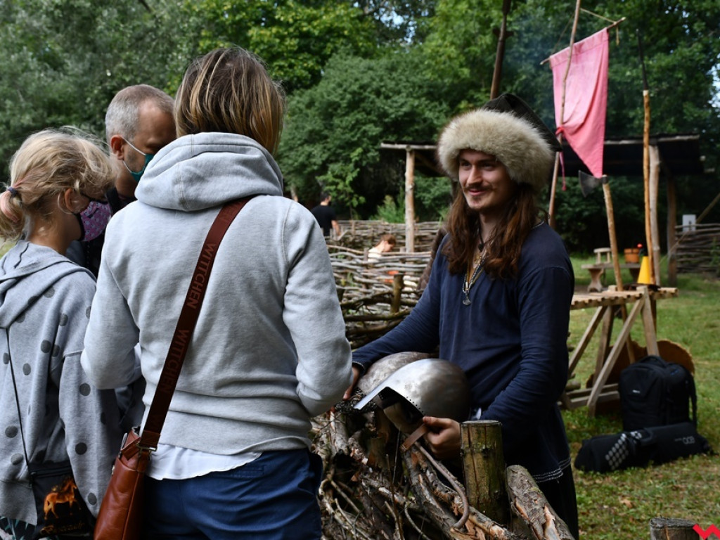 Piknikowa atmosfera na rekonstrukcyjnych warsztatach w Grzybowie