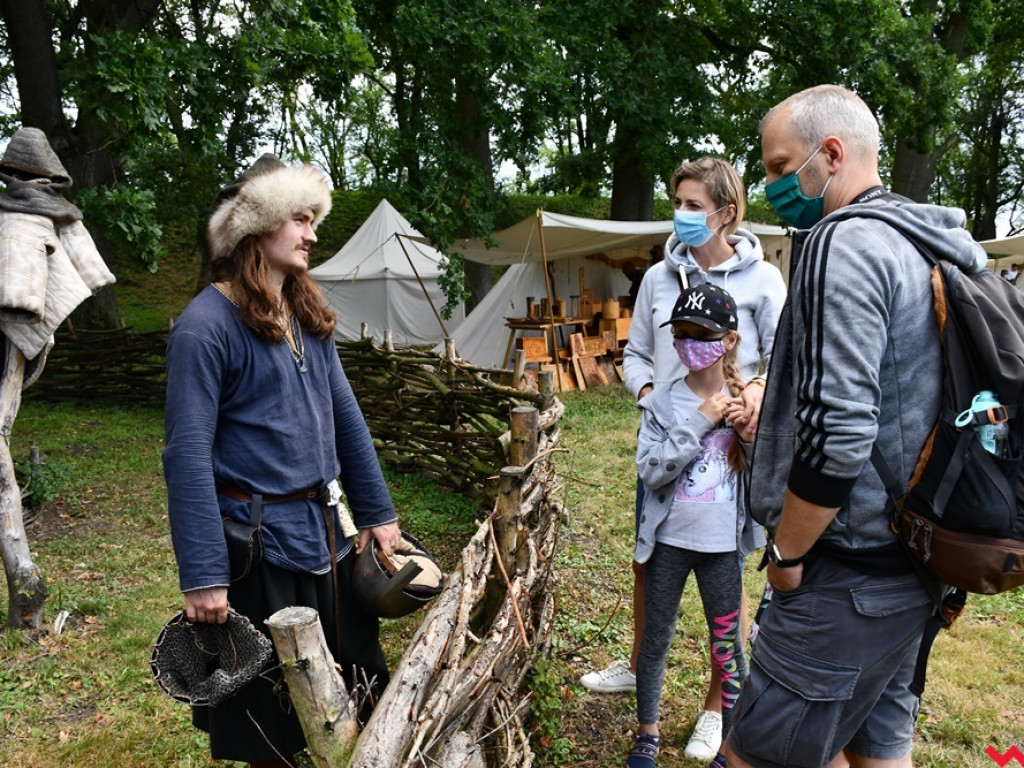 Piknikowa atmosfera na rekonstrukcyjnych warsztatach w Grzybowie