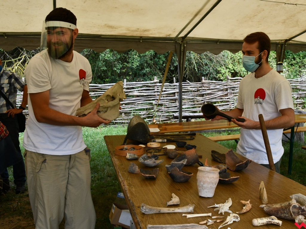 Piknikowa atmosfera na rekonstrukcyjnych warsztatach w Grzybowie