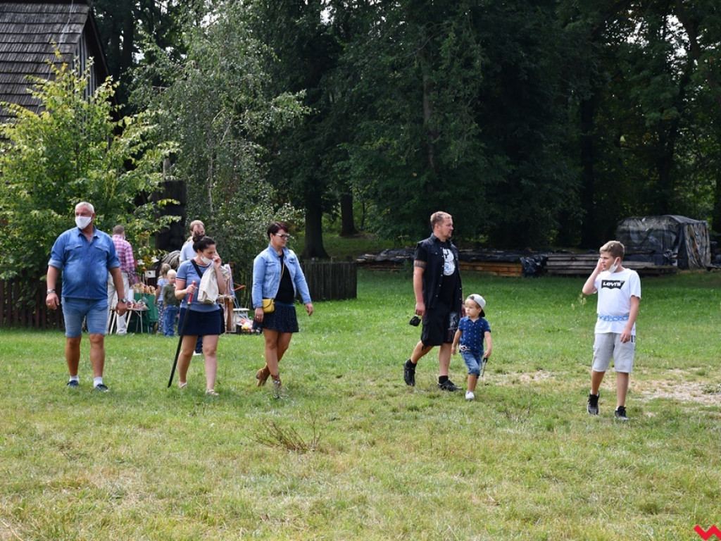 Piknikowa atmosfera na rekonstrukcyjnych warsztatach w Grzybowie