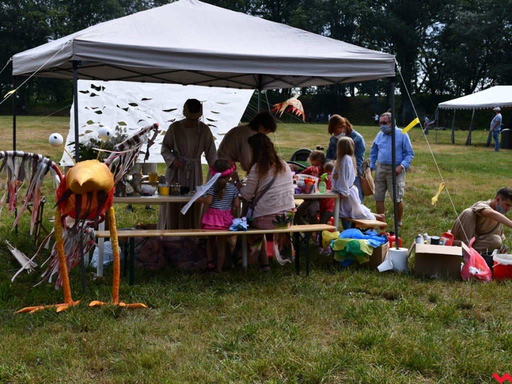 Piknikowa atmosfera na rekonstrukcyjnych warsztatach w Grzybowie