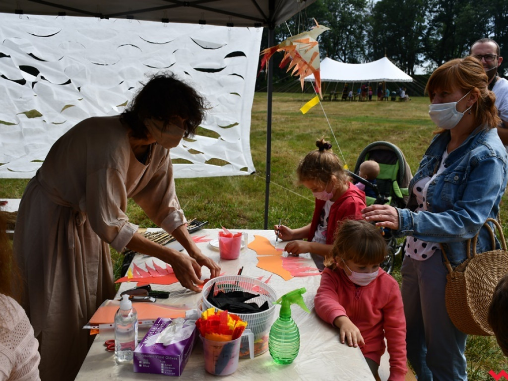 Piknikowa atmosfera na rekonstrukcyjnych warsztatach w Grzybowie