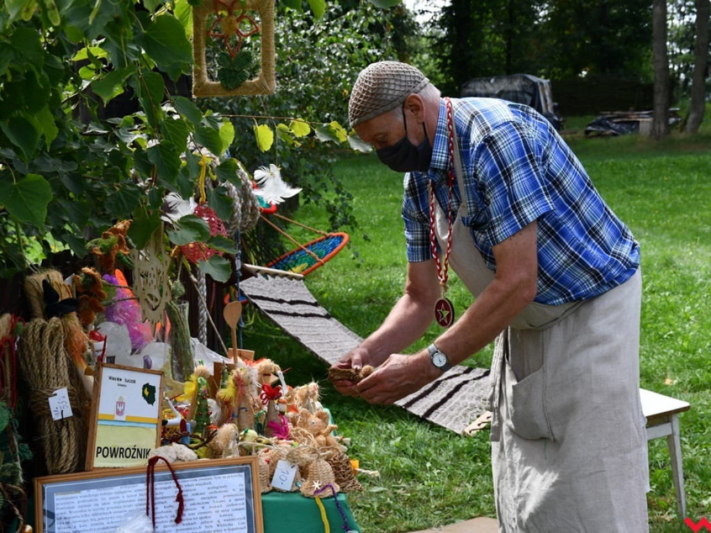 Piknikowa atmosfera na rekonstrukcyjnych warsztatach w Grzybowie