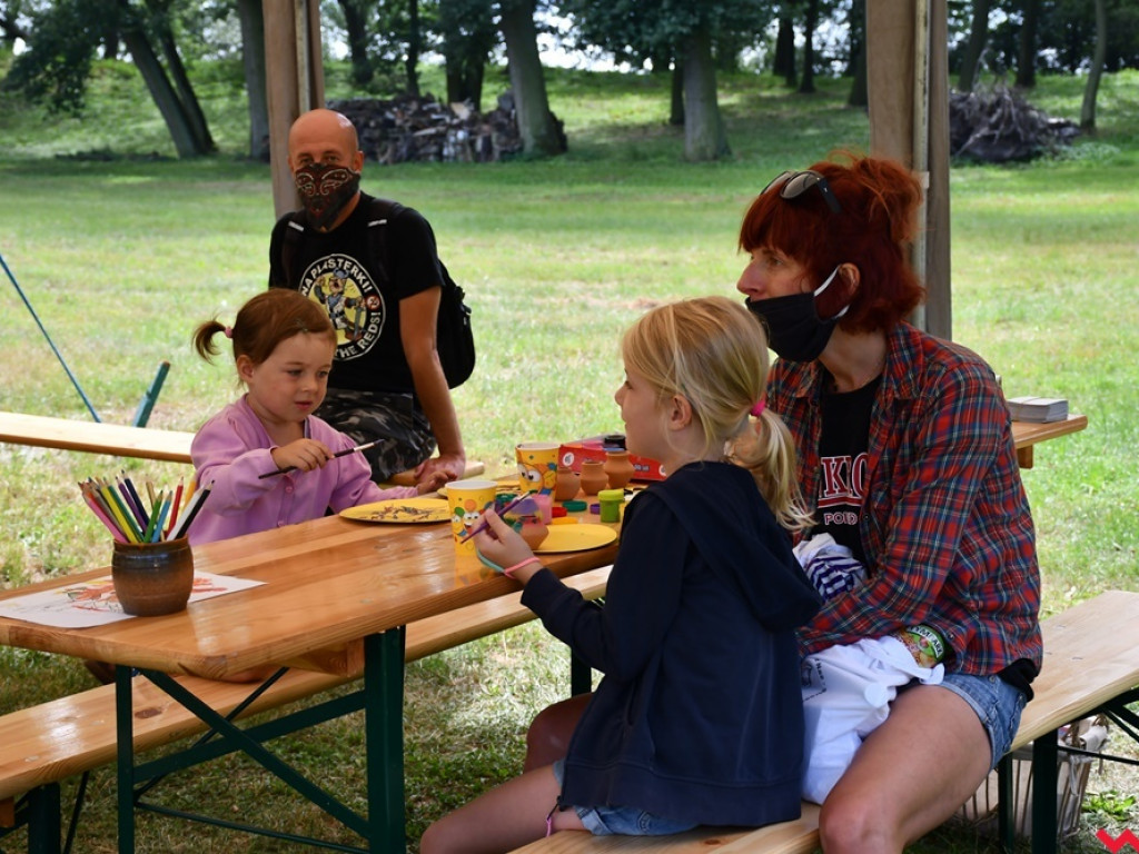 Piknikowa atmosfera na rekonstrukcyjnych warsztatach w Grzybowie