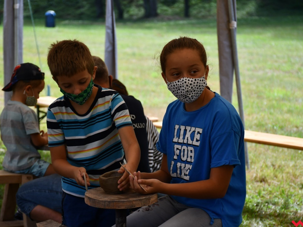 Piknikowa atmosfera na rekonstrukcyjnych warsztatach w Grzybowie