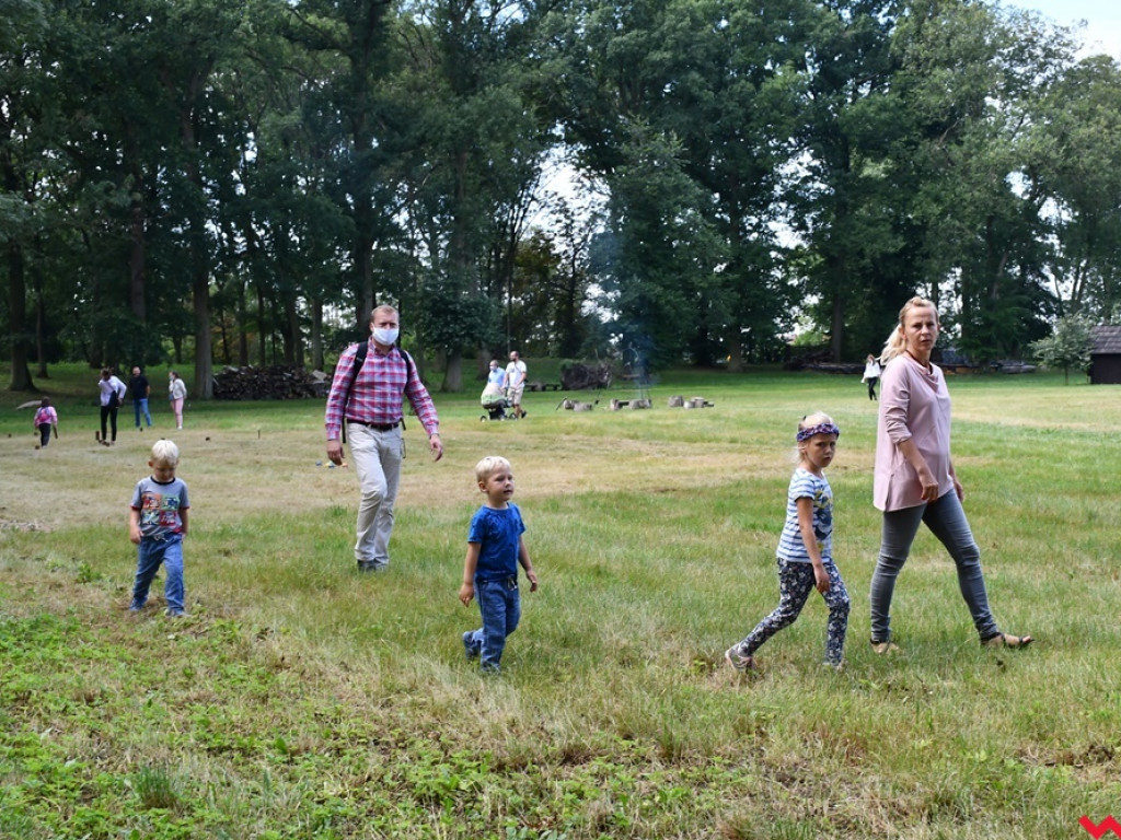 Piknikowa atmosfera na rekonstrukcyjnych warsztatach w Grzybowie