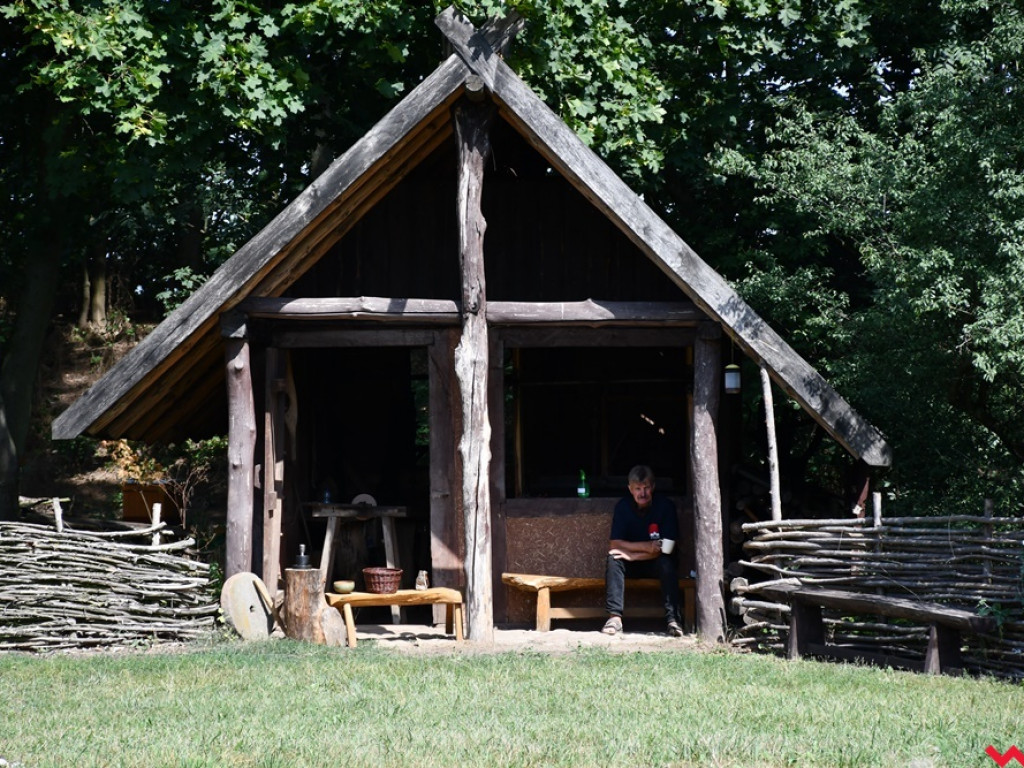 Piknikowa atmosfera na rekonstrukcyjnych warsztatach w Grzybowie