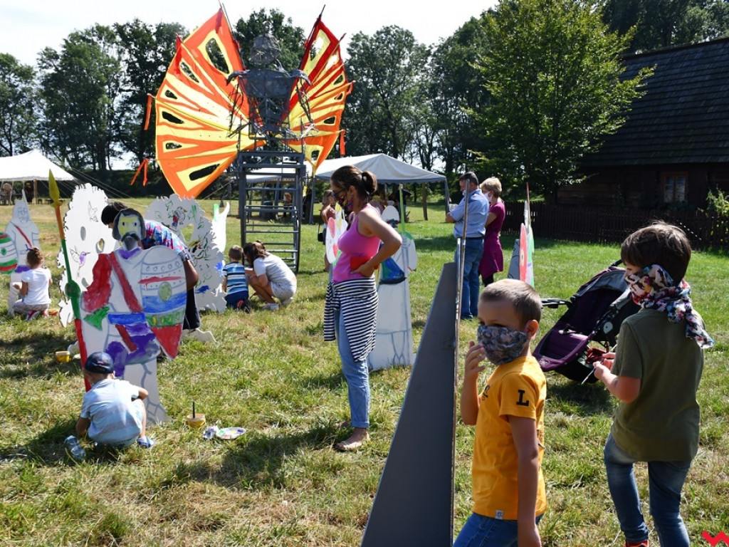 Piknikowa atmosfera na rekonstrukcyjnych warsztatach w Grzybowie