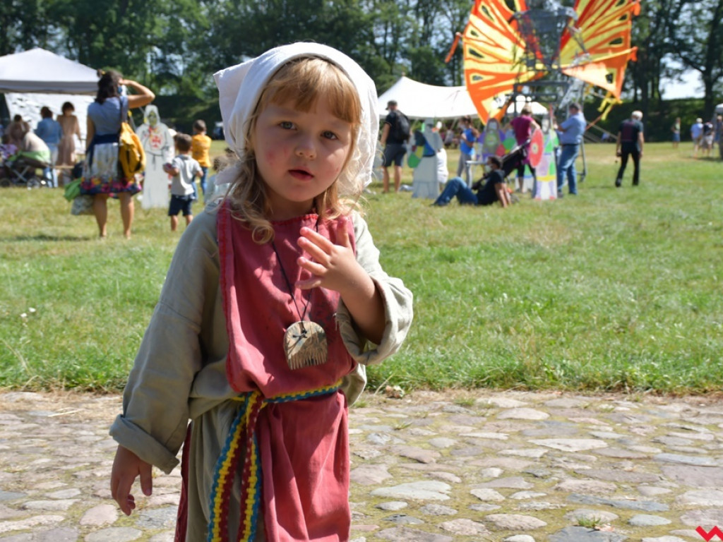 Piknikowa atmosfera na rekonstrukcyjnych warsztatach w Grzybowie