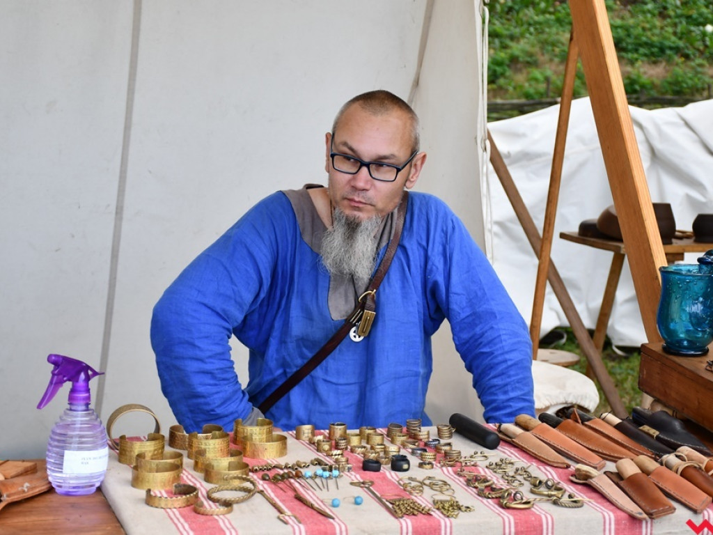 Piknikowa atmosfera na rekonstrukcyjnych warsztatach w Grzybowie