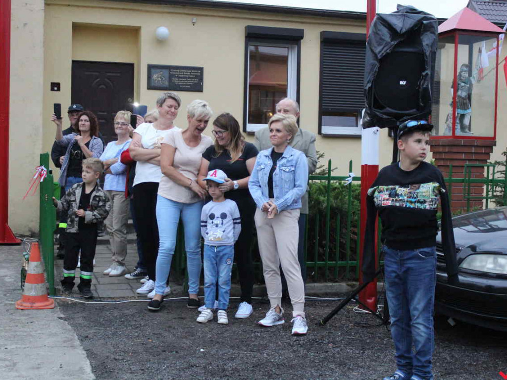 Spora euforia i atmosfera święta w Targowej Górce. Nowy samochód z fanfarami wjechał do jednostki