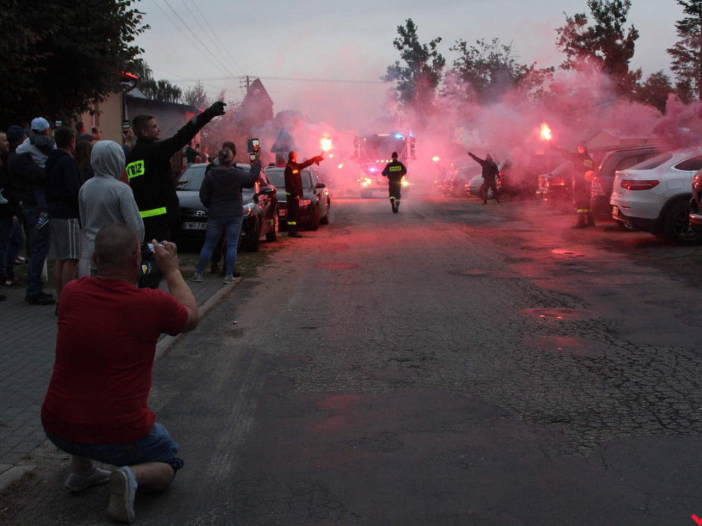 Spora euforia i atmosfera święta w Targowej Górce. Nowy samochód z fanfarami wjechał do jednostki
