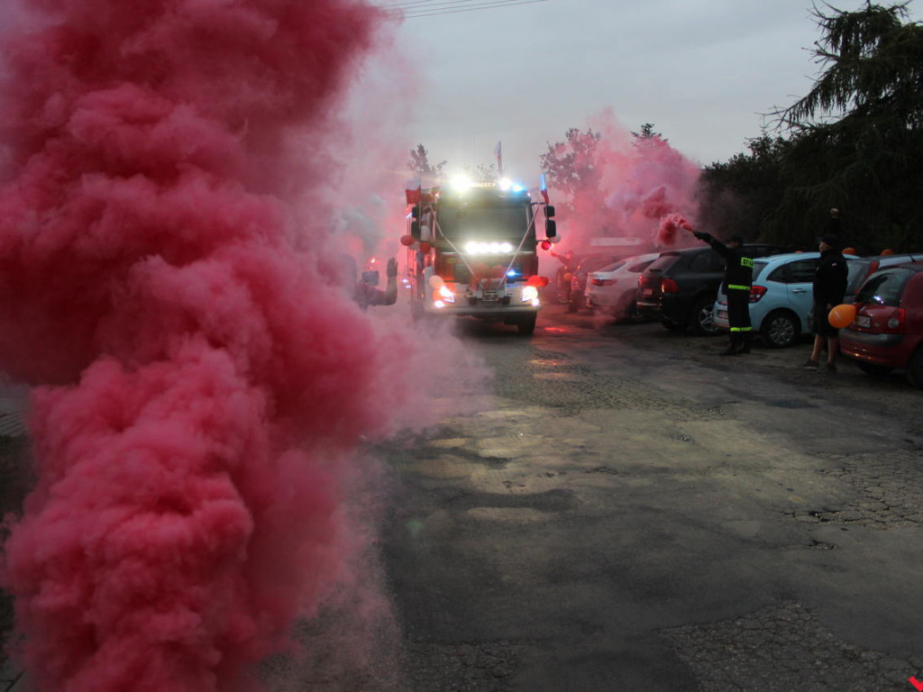 Spora euforia i atmosfera święta w Targowej Górce. Nowy samochód z fanfarami wjechał do jednostki