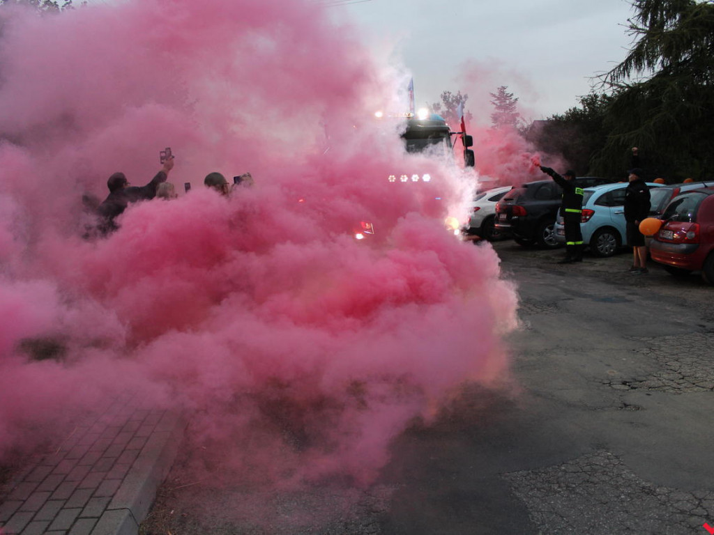 Spora euforia i atmosfera święta w Targowej Górce. Nowy samochód z fanfarami wjechał do jednostki