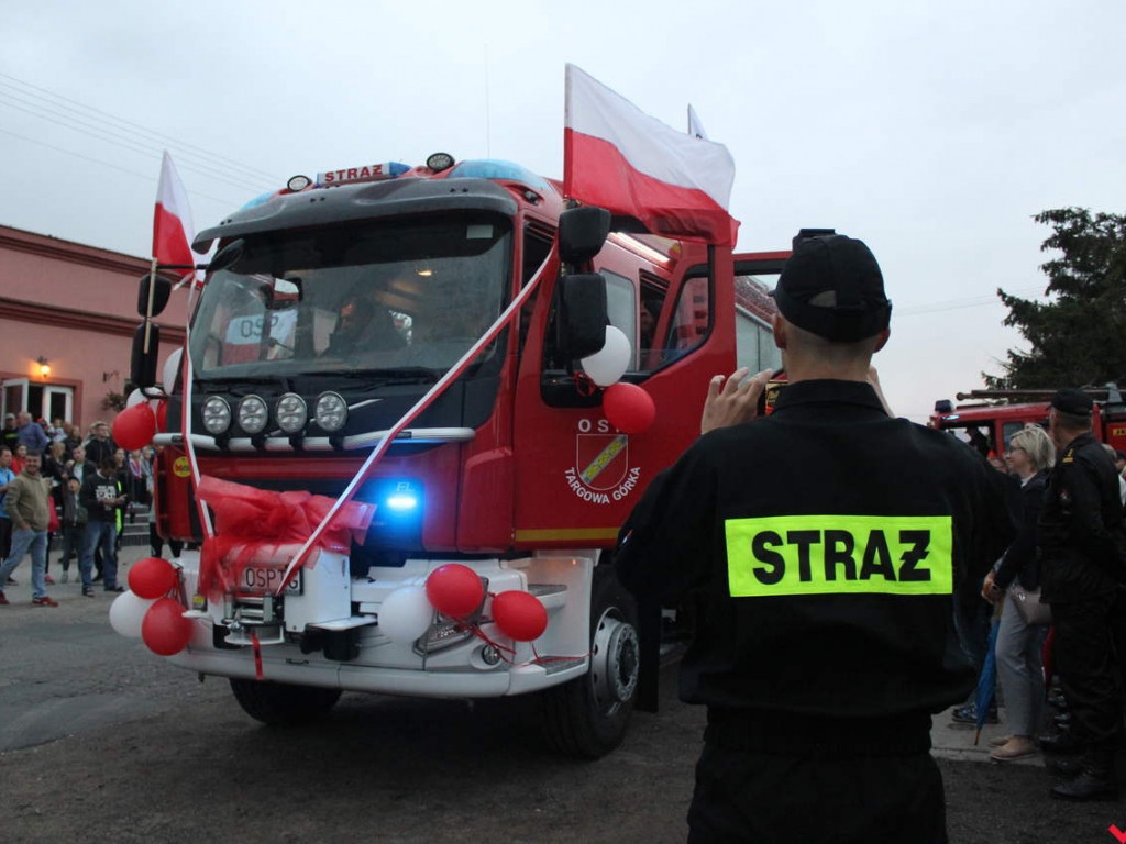 Spora euforia i atmosfera święta w Targowej Górce. Nowy samochód z fanfarami wjechał do jednostki