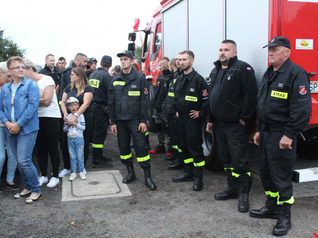 Spora euforia i atmosfera święta w Targowej Górce. Nowy samochód z fanfarami wjechał do jednostki